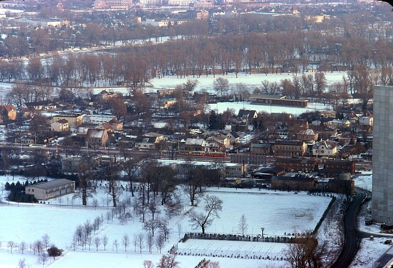 File:035R23140278 Blick vom Donauturm, Wagramerstrasse, Alte Donau.jpg