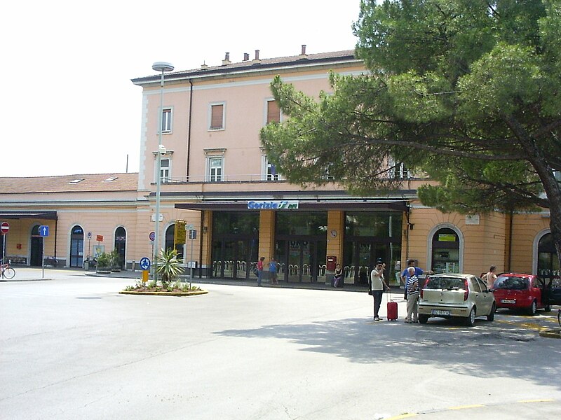 File:07040033goriziatrainstation.jpg