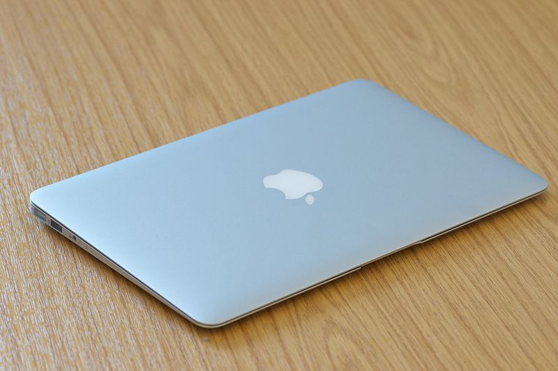 File:11.6" MacBook Air.jpg