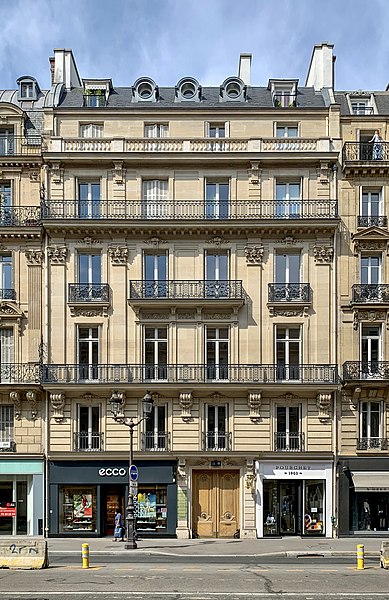 File:15 Avenue de l'Opéra, Paris (01).jpg