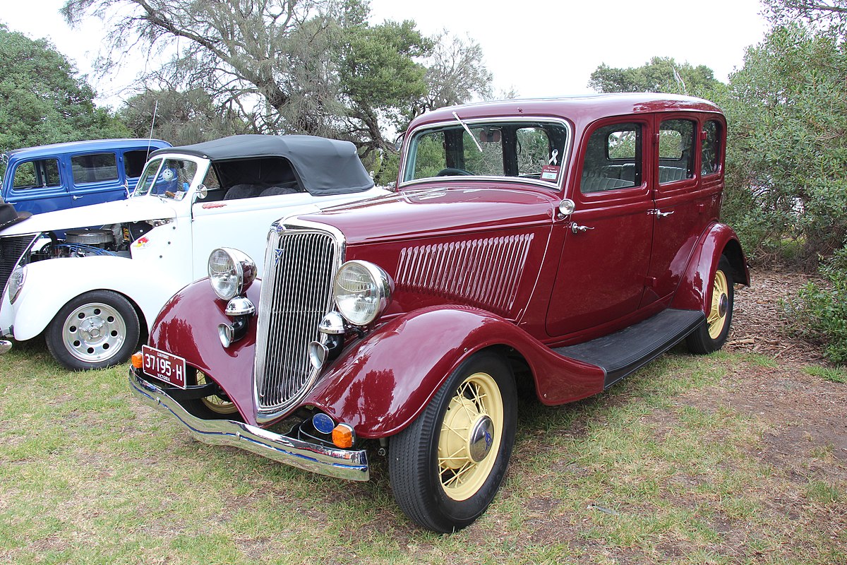 File:1934 Ford Model 40A Sedan (16171675946).jpg - Wikimedia Commons.