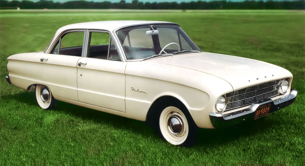 1200px-1960-Ford-Falcon-4dr-Sed.jpg