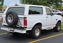 1995 Ford Bronco XLT con paquete deportivo exterior (vista trasera)