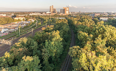 Güterumgehungsbahn am Abzweig von der linken Rheinstrecke, Uni-Center, Amts- und Landgericht