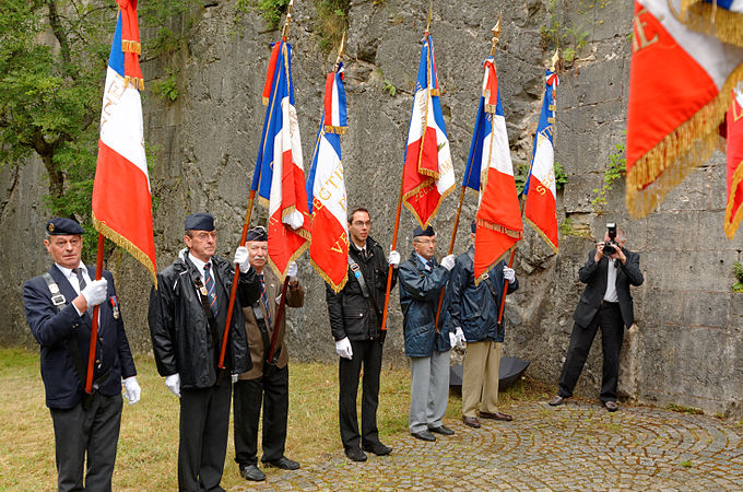 Porte-drapeaux.