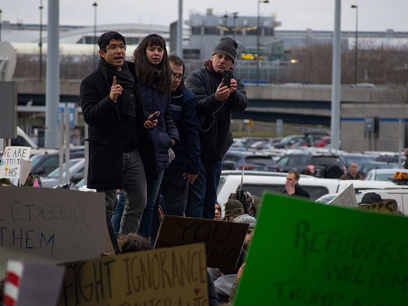 File:2017-01-28 - protest at JFK (81614).jpg