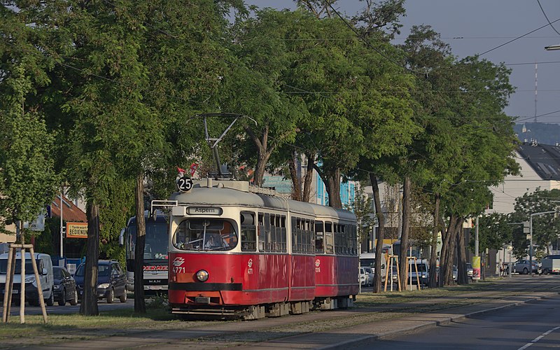 File:2017-06-21 AT Wien 22 Donaustadt, Erzherzog-Karl-Straße @ Prixgasse, E1 4771+c4 1316 Linie 25 (50069357236).jpg