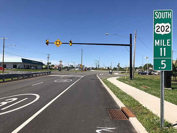 Southbound U.S. Route 202 approaching the Flemington Circle