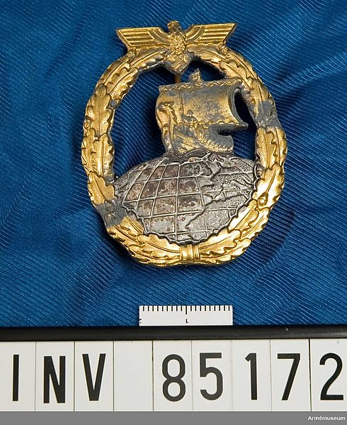 File:AM.085172 Kriegsabzeichen für Hilfskreuzer. Reproduction of WWII German Auxiliary Cruiser Badge, Third Reich military decoration of Kriegsmarine (Navy) est. 1941 Photo Armémuseum Stockholm Sweden. DigitaltMuseum. License Attribution.jpg