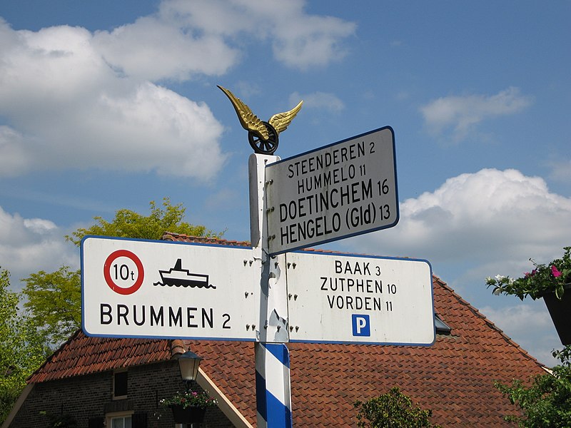 File:ANWB-wegwijzer-bronkhorst.jpg