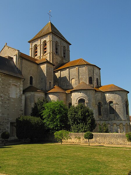 File:Abbaye de Saint-Savin.jpg