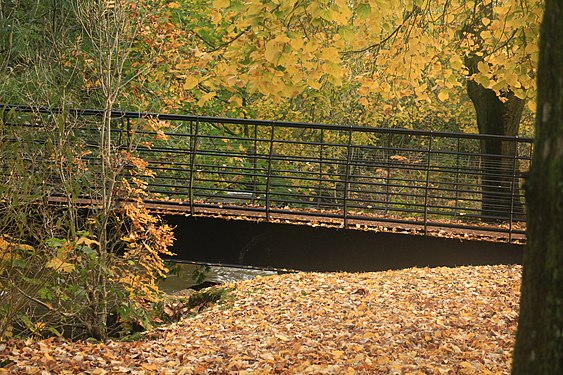 Footbridge over the Afon Llwyd river at Llanyrafon.