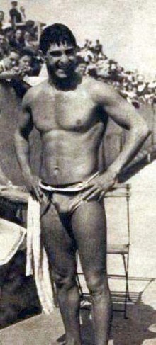 Afred 'Artem' Nakache, en septembre 1941 à Toulouse lors des championnats de France de natation (3 titres).jpg