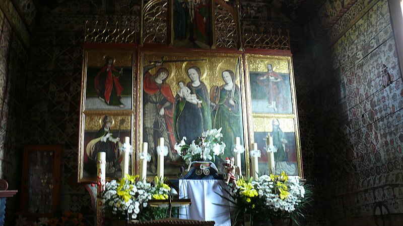 File:Altar in Debno church.jpg