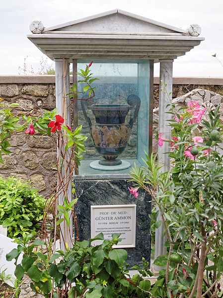 File:Ammons grave Capri.jpg