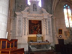 L’autel en marbre et le retable.