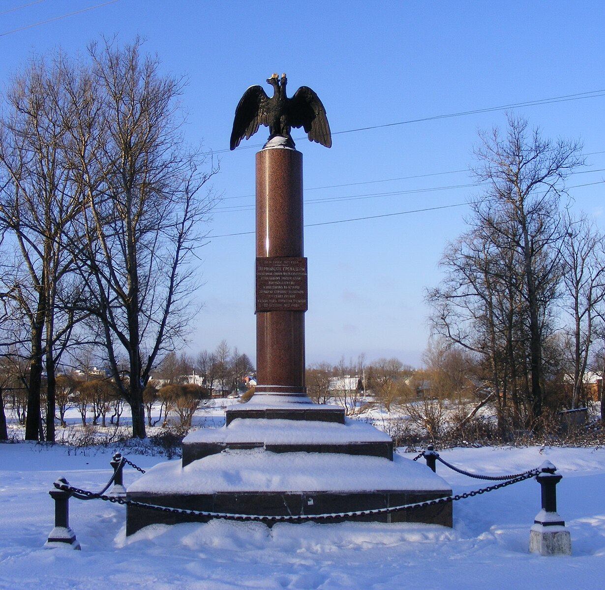 Вязьма год. Памятник Перновскому полку в Вязьме. Памятник героям 1812 года в Вязьме. Вязьма памятник 1812. Памятник 1812 года войны в Вязьме.