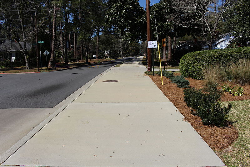 File:Azalea City Trail, 1700 block of Williams St NB.JPG