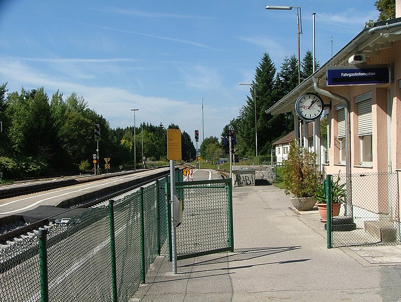 File:Bahnhof Türkheim - panoramio.jpg