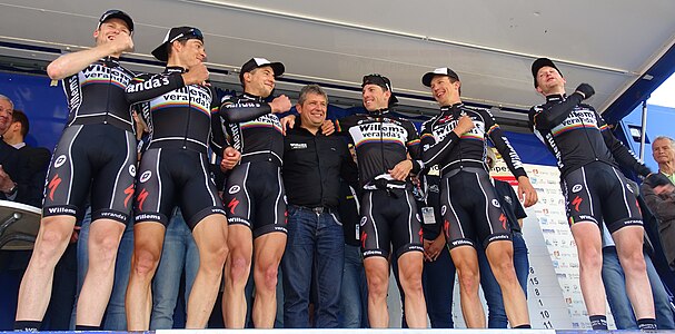 L'équipe Verandas Willems, constituée de Stef Van Zummeren, Olivier Pardini, Christophe Prémont, du directeur sportif Gautier De Winter, Gaëtan Bille, Dimitri Claeys et Joeri Calleeuw, remporte le contre-la-montre par équipes de la 1re étape du Paris-Arras Tour 2015.