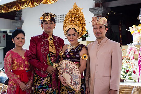 "Bali_Hindu_Wedding_Traditional_Dress.jpg" by User:TobiSiebzener