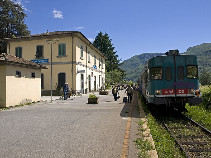 File:Barga-Gallicano railway station.jpg