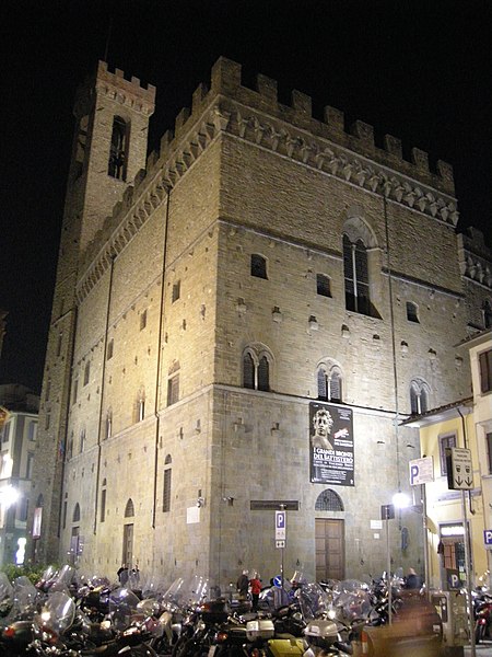 File:Bargello by night.JPG