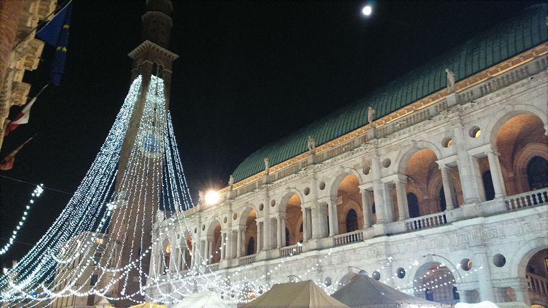 File:Basilica Palladiana - Natale - Vicenza.jpg