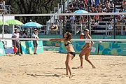 Deutsch: Beachvolleyball bei den Olympischen Jugendspielen 2018; Tag 11, 17. Oktober 2018; Jungen, Spiel um Platz 3 – USA (Devon Newberry/Lindsey Sparks)-Norwegen (Emilie Olimstad/Frida Berntsen) 1:2 (21–1/13–21/9–15) English: Beach volleyball at the 2018 Summer Youth Olympics at 17 October 2018 – Bronze Medal Match – USA (Devon Newberry/Lindsey Sparks)-Norway (Emilie Olimstad/Frida Berntsen) 1:2 (21–1/13–21/9–15)