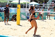 Deutsch: Beachvolleyball bei den Olympischen Jugendspielen 2018; Tag 9, 15. Oktober 2018; Mädchen, Viertelfinale: USA-Spanien 2–1 (21–19/17–21/15–9) English: Beach volleyball at the 2018 Summer Youth Olympics at 15 October 2018 – Girls Quarterfinals: USA-Spain 2–1 (21–19/17–21/15–9)