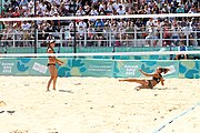 Deutsch: Beachvolleyball bei den Olympischen Jugendspielen 2018; Tag 9, 15. Oktober 2018; Mädchen, Viertelfinale: USA-Spanien 2–1 (21–19/17–21/15–9) English: Beach volleyball at the 2018 Summer Youth Olympics at 15 October 2018 – Girls Quarterfinals: USA-Spain 2–1 (21–19/17–21/15–9)