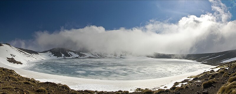 File:Blue Lake - Tongariro National Park.jpg