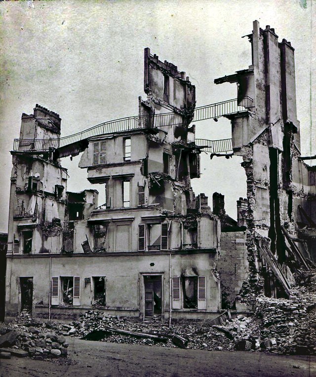 Hausruine in Saint-Cloud, Fotoaufnahme zur Dokumentation der Kriegsschäden, um 1871 im Pariser Atelier von Adolphe Braun entwickelt