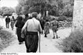 Bundesarchiv Bild 101I-166-0525-05, Kreta, Kondomari, Erschießung von Zivilisten.jpg