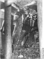 Bundesarchiv Bild 183-50124-0003, Zwickau, Zeche "Martin Hoop", Bergarbeiter bohrend.jpg