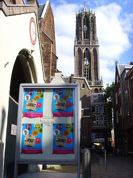 File:Buurkerk en Dom.jpg