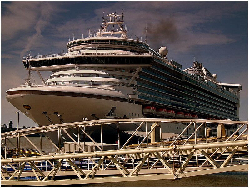 File:CARIBBEAN PRINCESS AT LIVERPOOL PIER HEAD AUG 2012 (7754112114).jpg