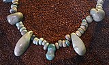 Collier constitué de perles en callaïs, Musée archéologique de Vannes