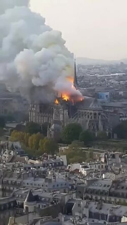 Fil:Catedral de Notre Dame - eita... que deus abençoe.webm