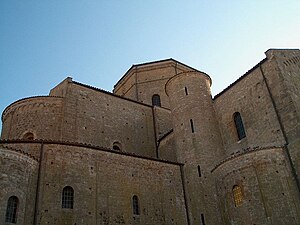 Cattedrale di Acerenza.jpg