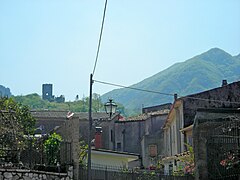 View of the Castle and village with the Lombard tower. Cervinara-Castello.jpg