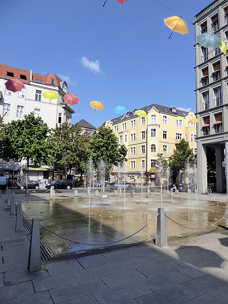 File:Charlottenburg Walter-Benjamin-Platz Brunnen-003.jpg