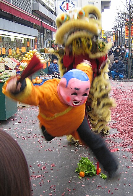 Tập_tin:Chinese-new-year-clown-dragon.jpg