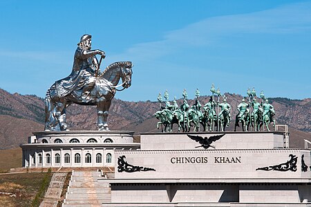 Tập tin:Chinggis Khaan statue Complex.jpg