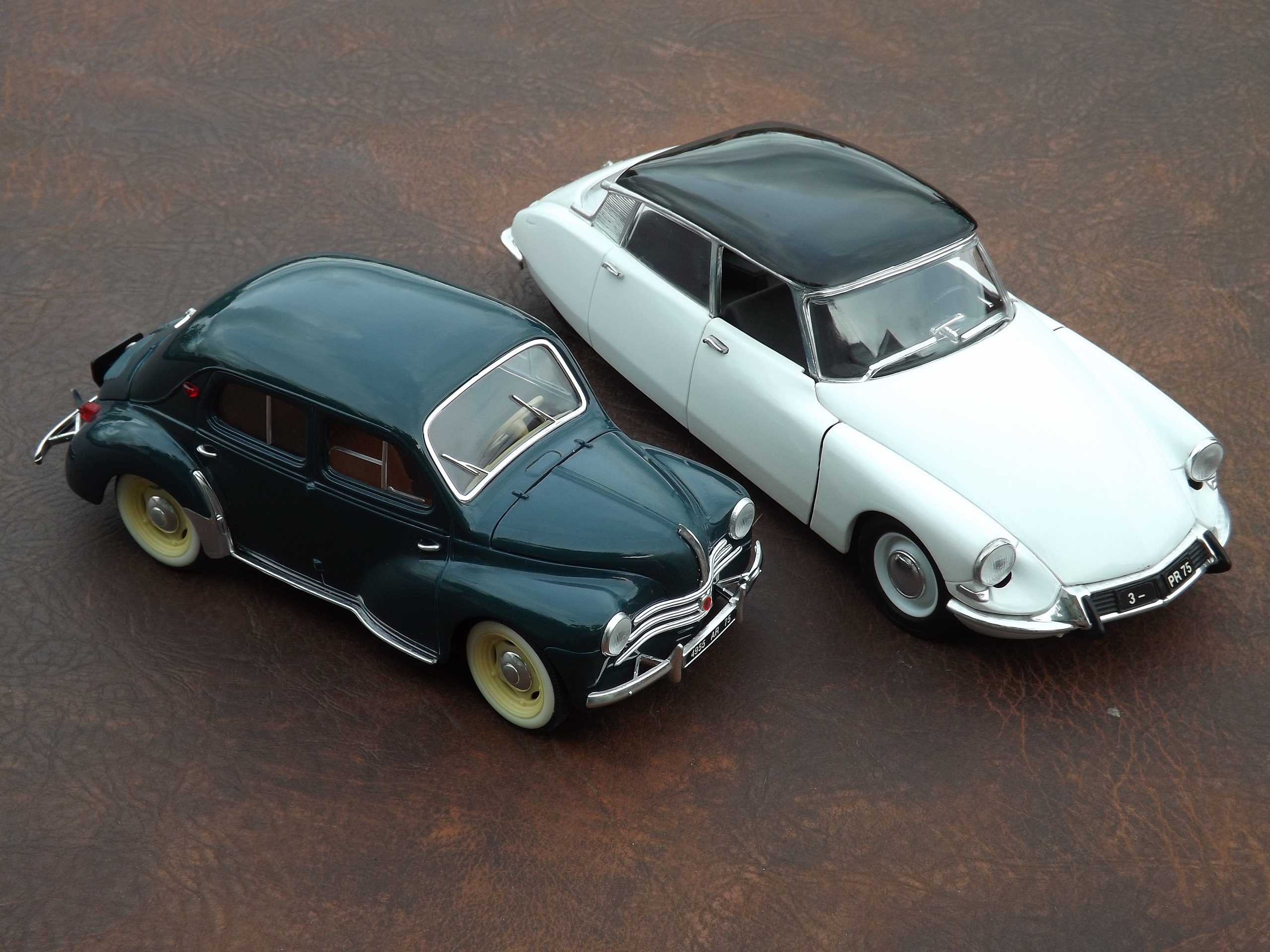 File:Renault 4CV (1955) in 1-18 scale by Solido in their Prestige series  (15264509698).jpg - Wikimedia Commons