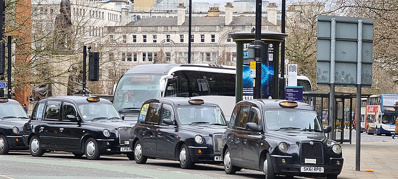 File:City of Manchester the famous London taxi tx4 at Piccadilly garden march 2021.jpg