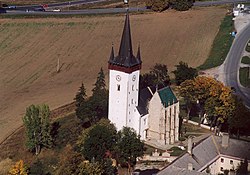 Igreja de St. Ladislaus na aldeia