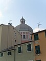 Italiano: La cupola della chiesa di Santa Maria Immacolata e San Marziano sopra i palazzi della passeggiata a mare di Pegli, Genova