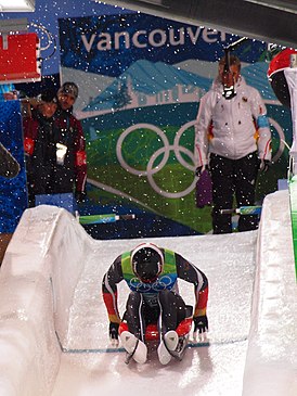 Старт немецкого саночника на Олимпийских играх 2010 года