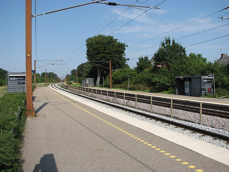 File:Denmark-Holmstrup railroad station.jpg